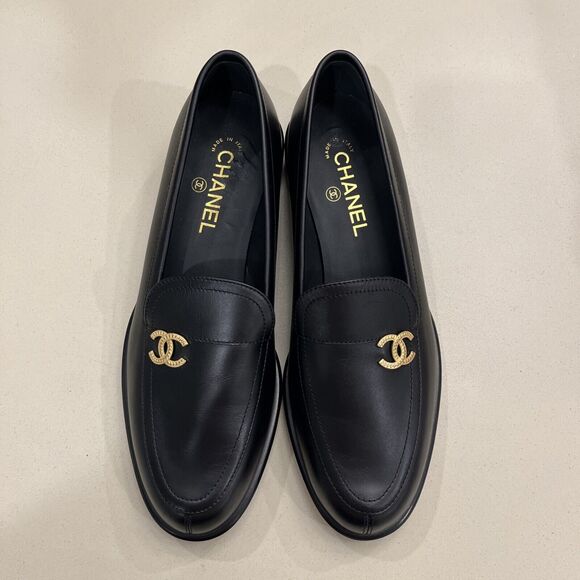 Chanel Moccasins 41 Fall-Winter 2024/25 Pre Collection Black Calfskin $1425 READ - Picture 1 of 9